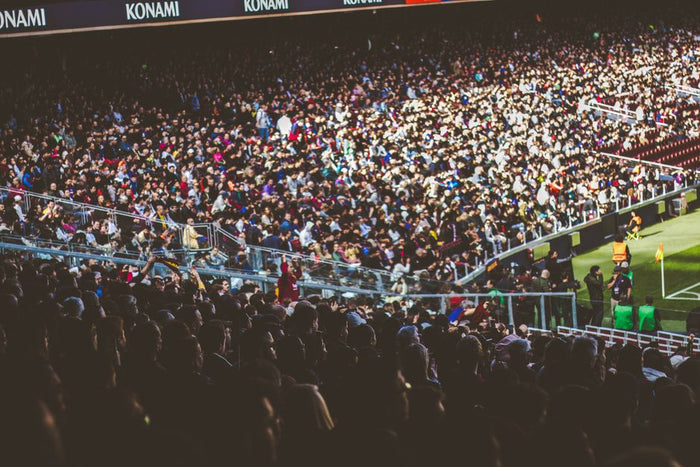 RheinEnergieStadion Kapazität und Bundesligas Kurven